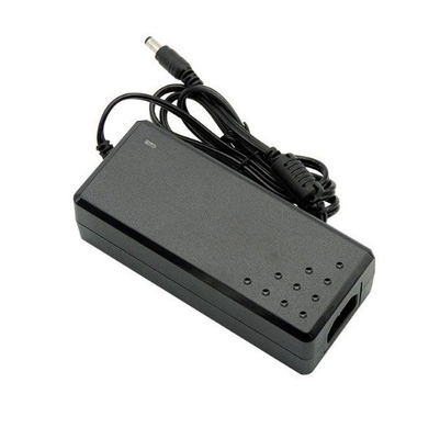 AC100-240V DC 12V Вход C-Power 12V 5A Лаптопный адаптер питания с сертификатом CE Черный